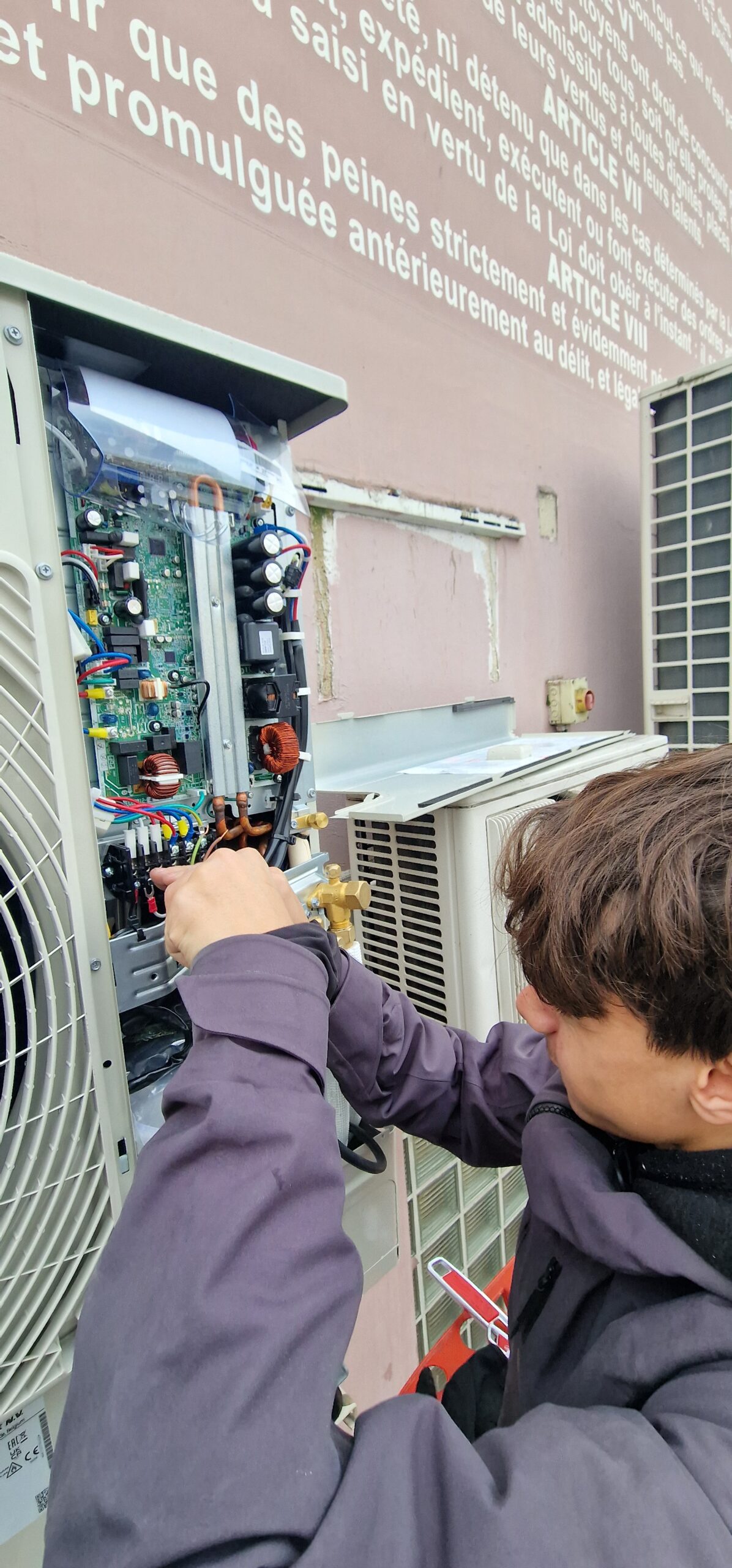 anov-energie-installation-en-cours-climatisation-bloc-exterieur-drancy-93
